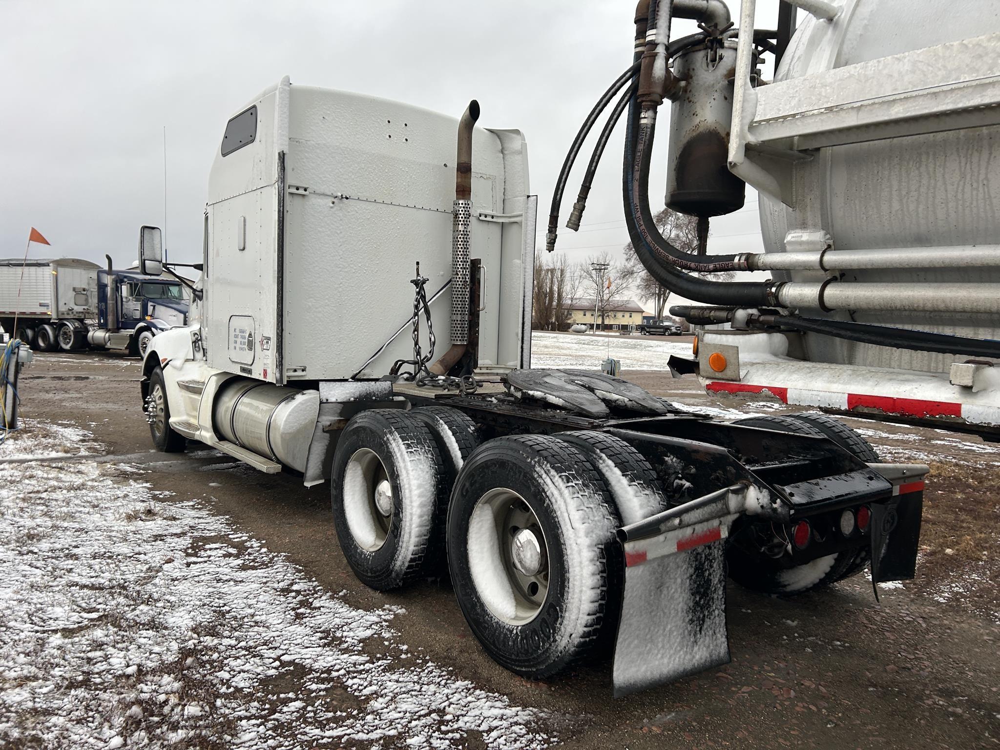 2009 KENWORTH T660 586