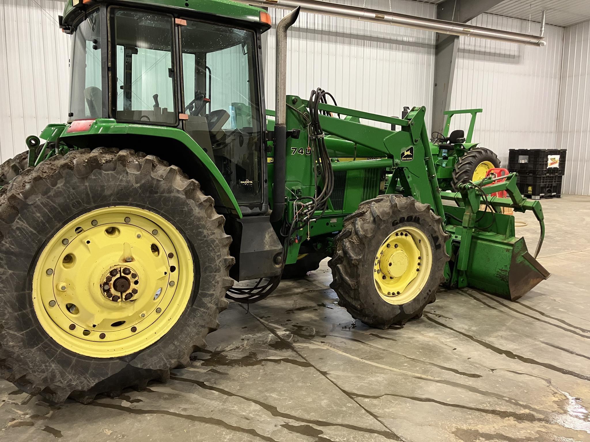 JOHN DEERE 7410 322