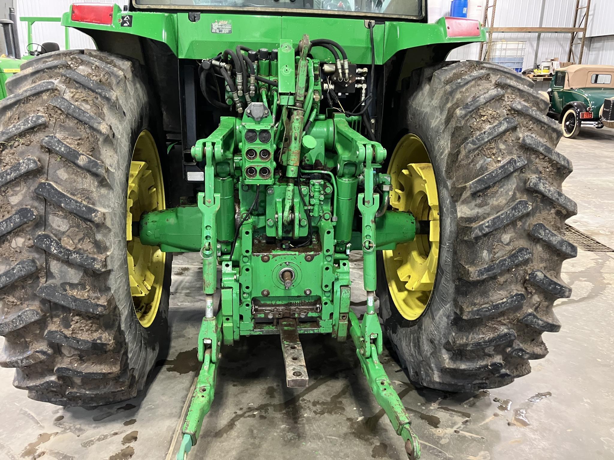 JOHN DEERE 7410 322