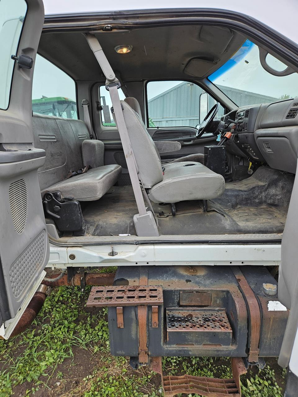 2001 FORD F650 SD 173