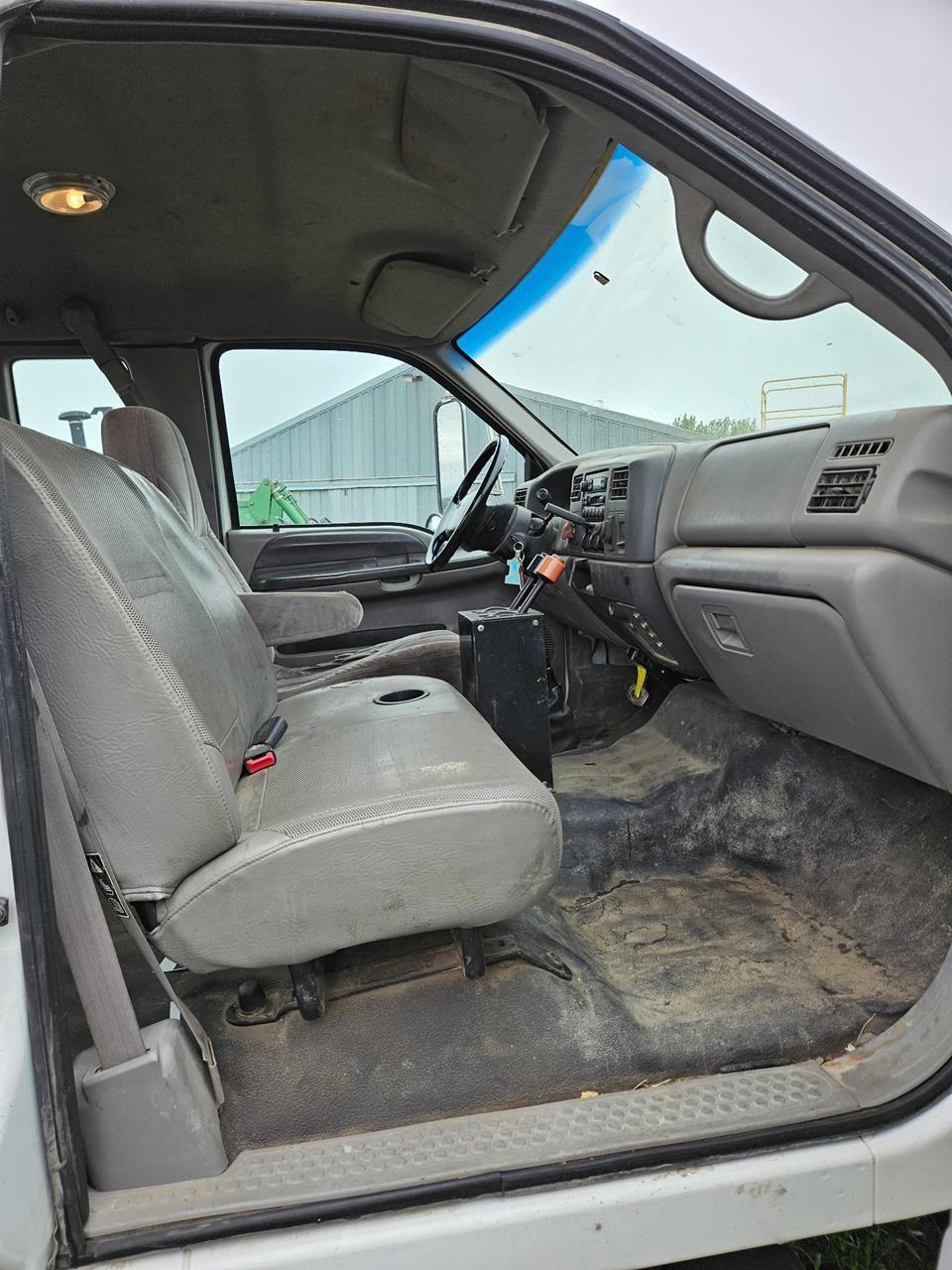 2001 FORD F650 SD 173