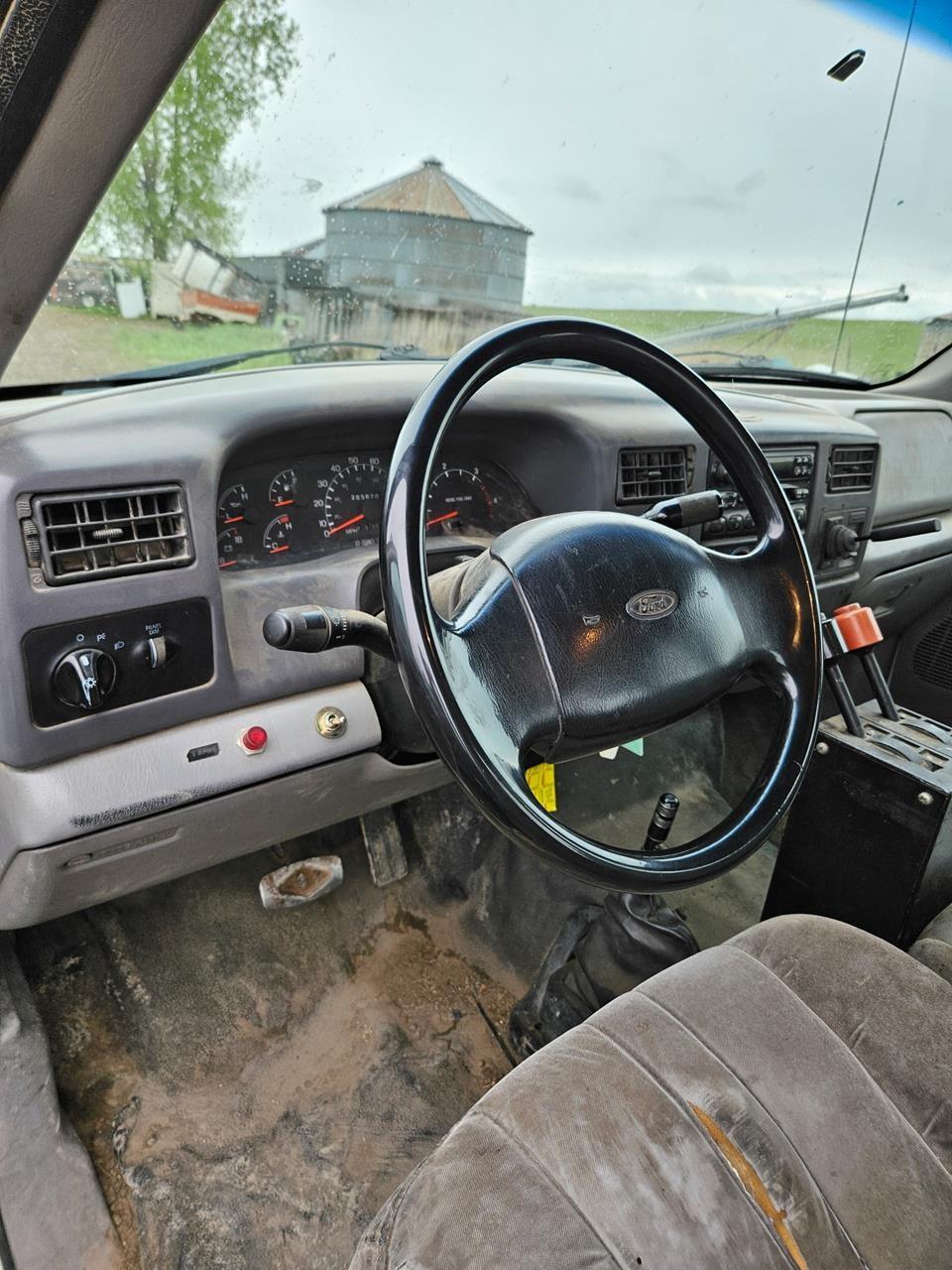 2001 FORD F650 SD 173