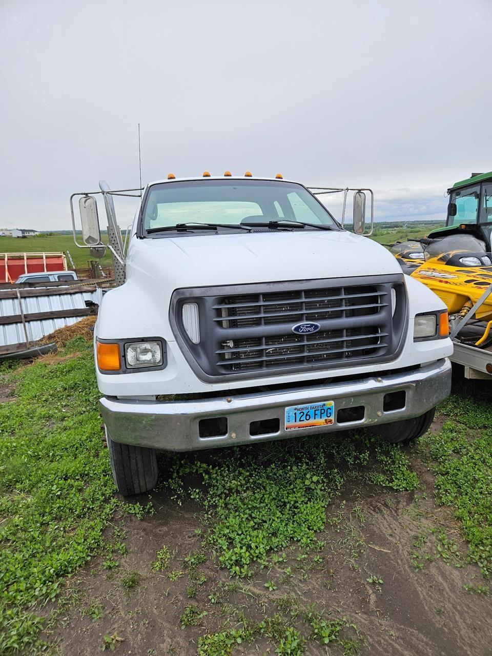 2001 FORD F650 SD 173