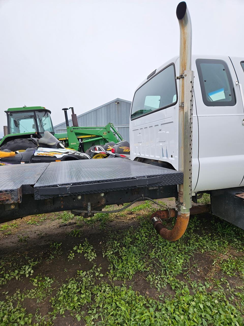 2001 FORD F650 SD 173