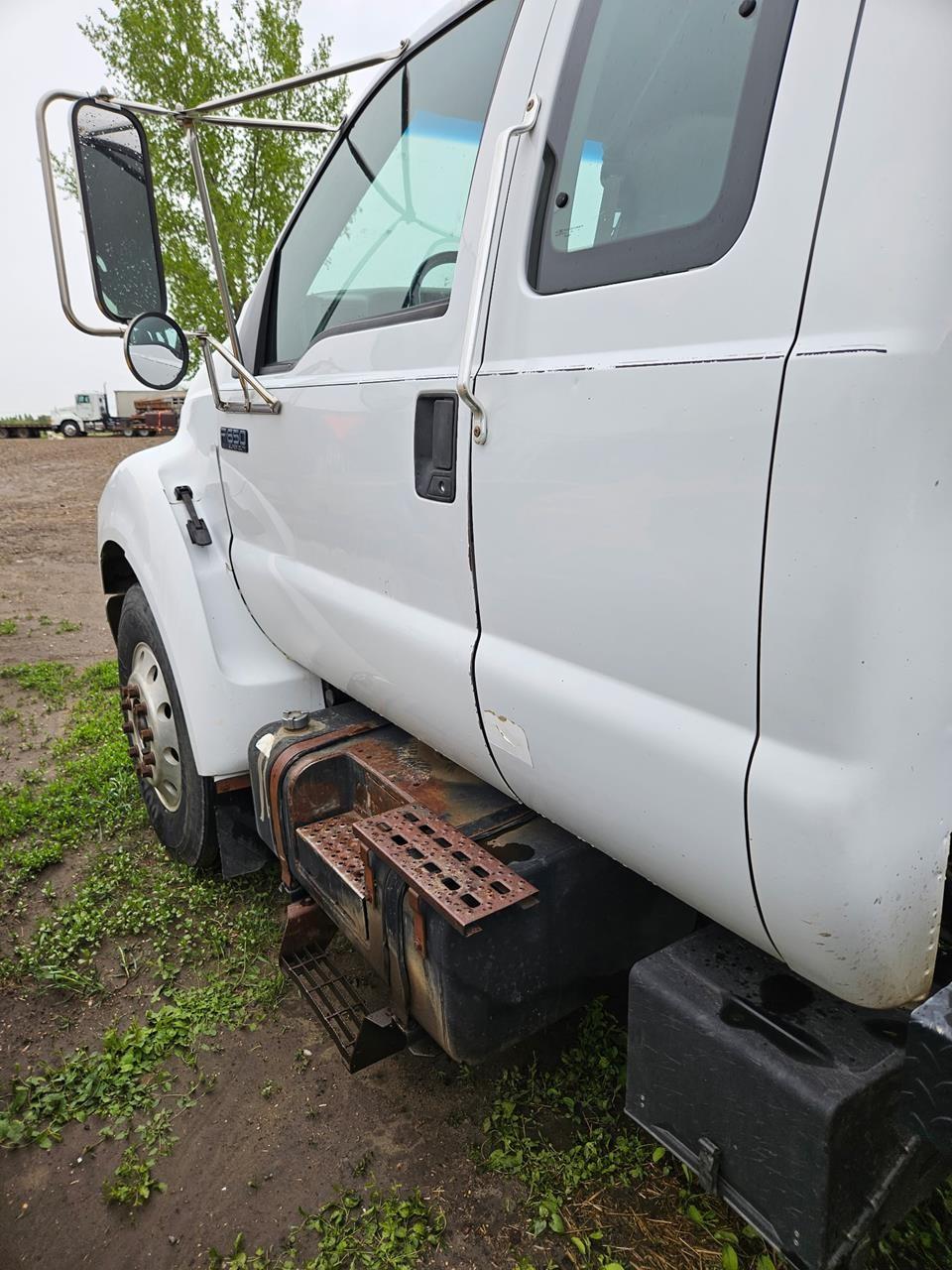 2001 FORD F650 SD 173