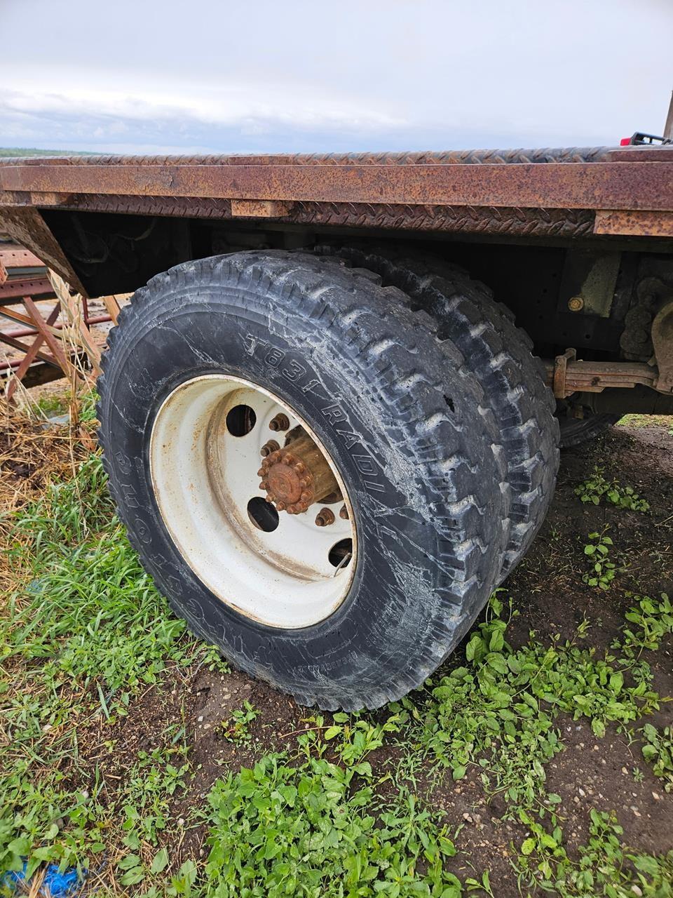2001 FORD F650 SD 173