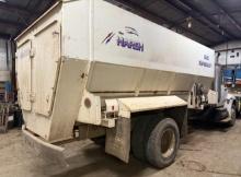 2001 INTERNATIONAL 4700 1073