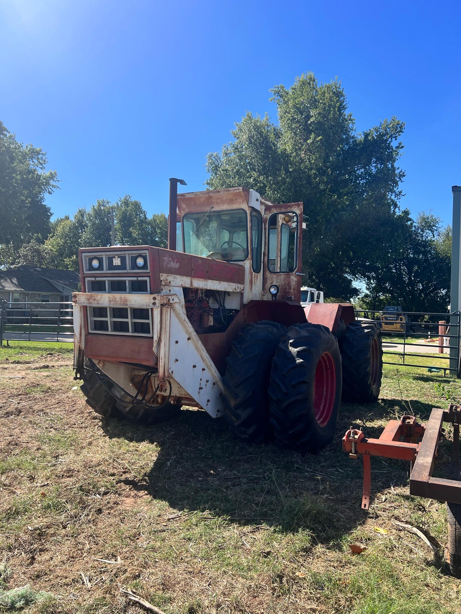 IH 4366 ARTICULATING TRACTOR W/DUALS