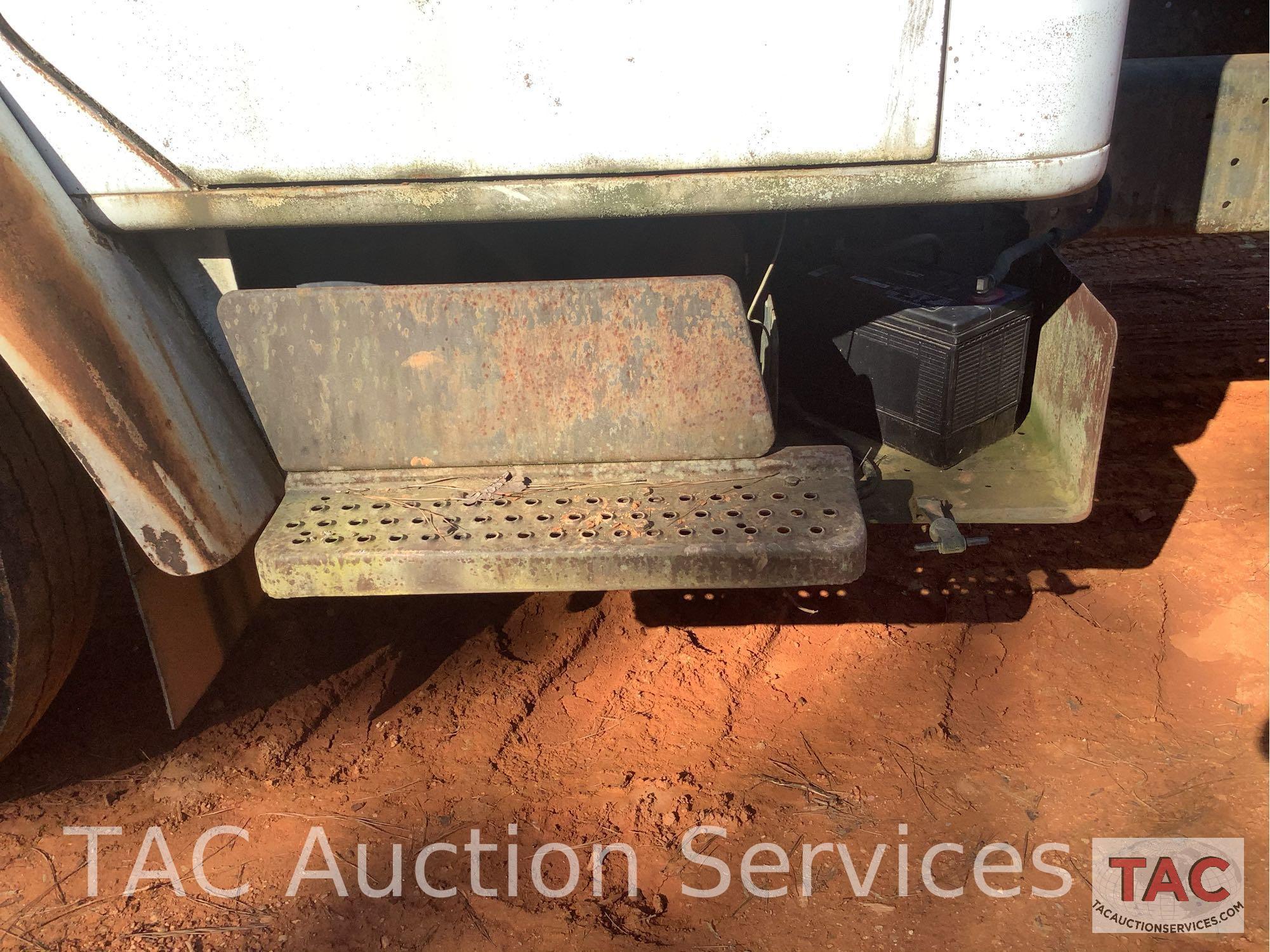 1981 International S1700 Cab & Chassis