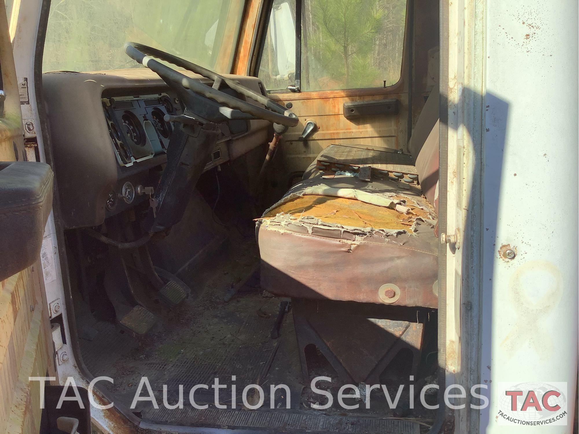 1981 International S1700 Cab & Chassis