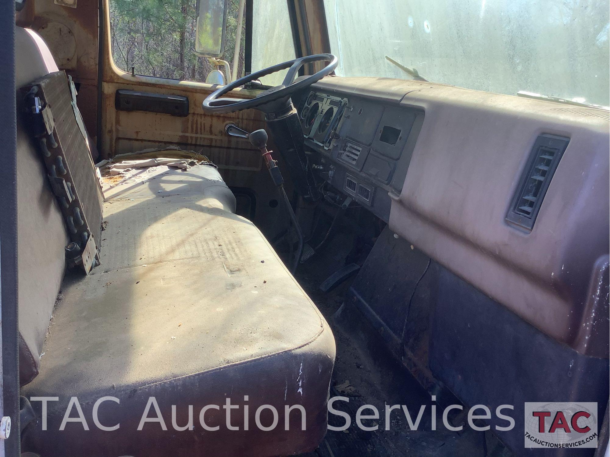 1981 International S1700 Cab & Chassis