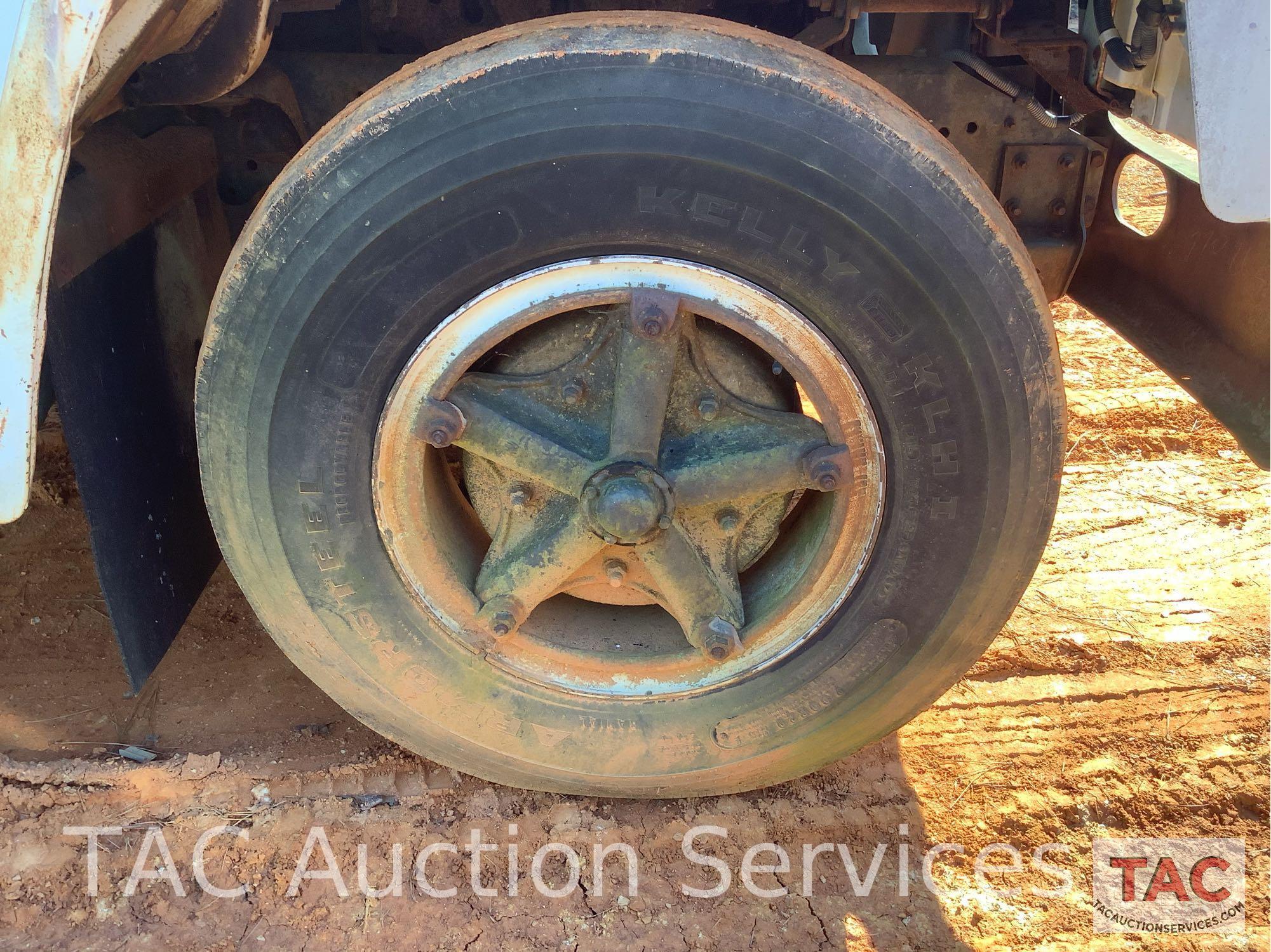 1981 International S1700 Cab & Chassis