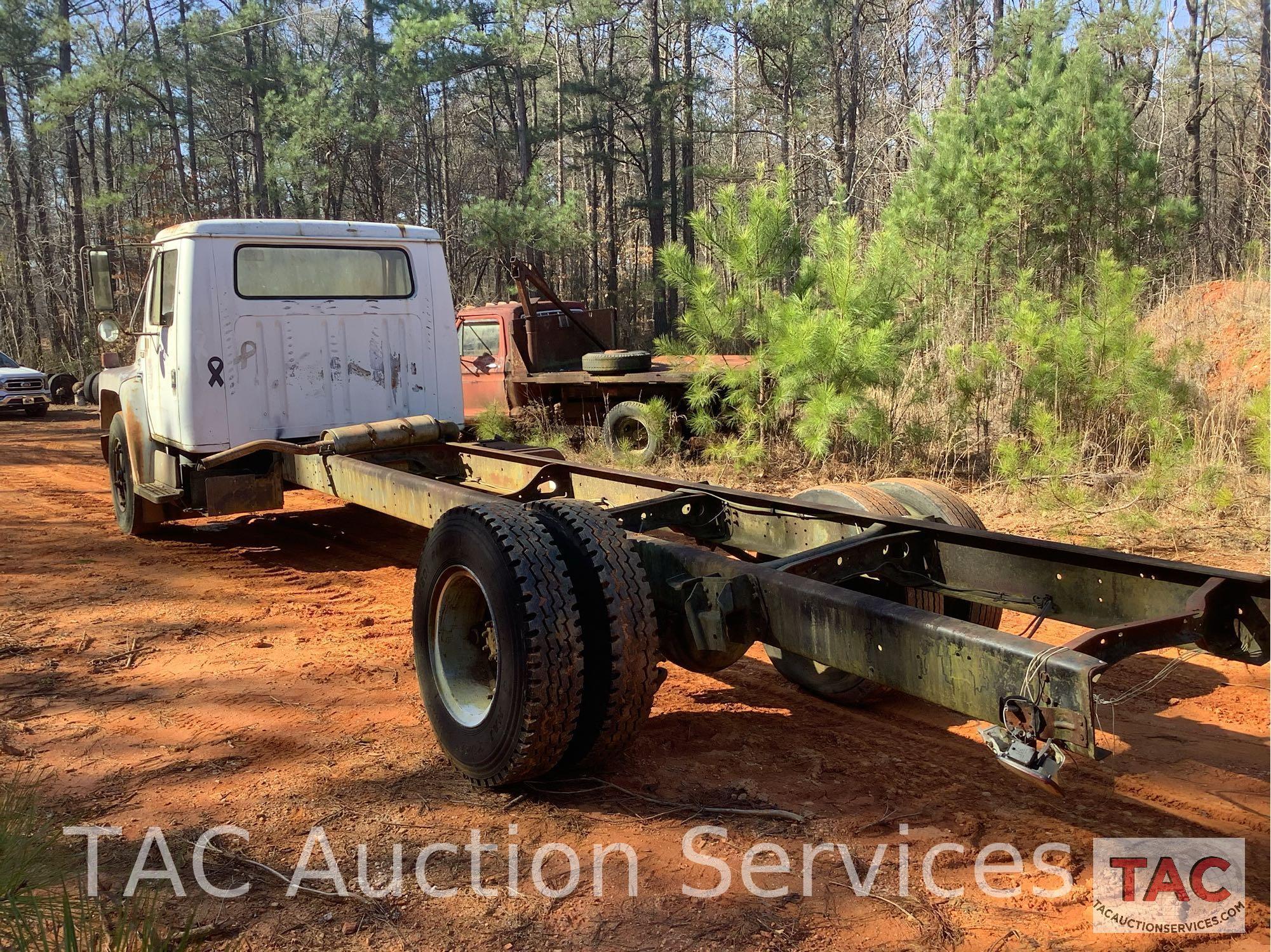 1981 International S1700 Cab & Chassis