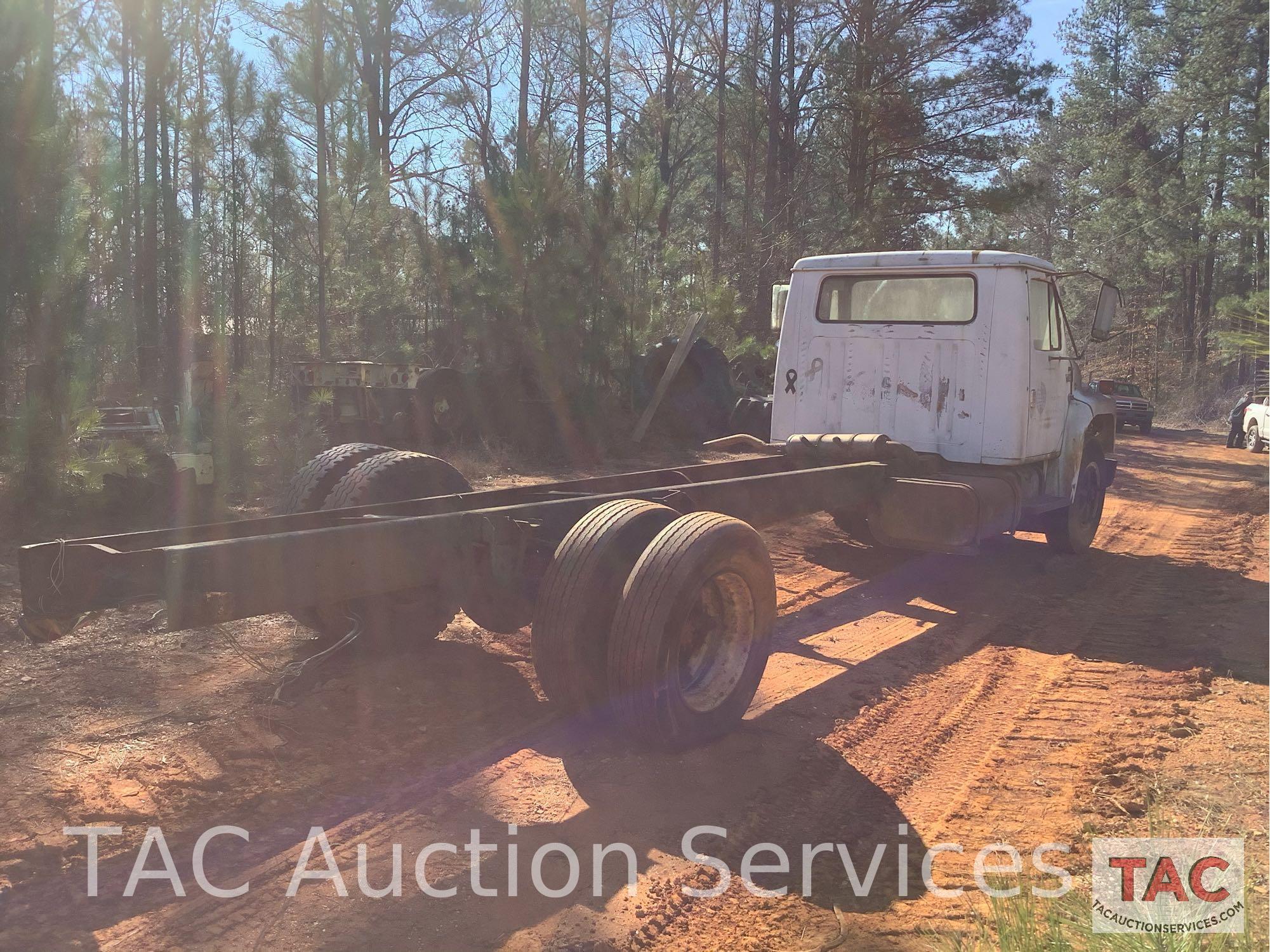 1981 International S1700 Cab & Chassis