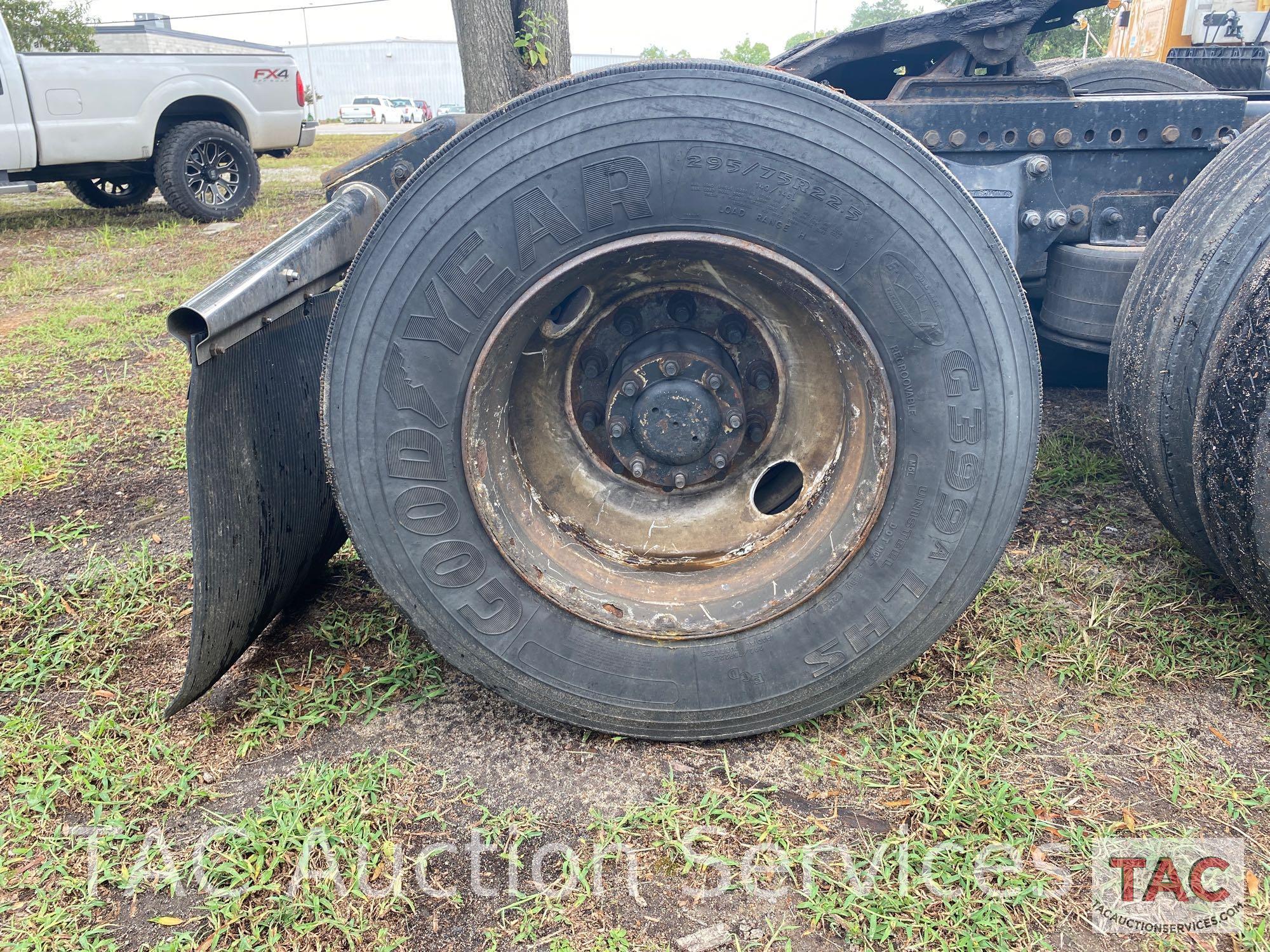 2002 Freightliner Century Class S/T Sleeper