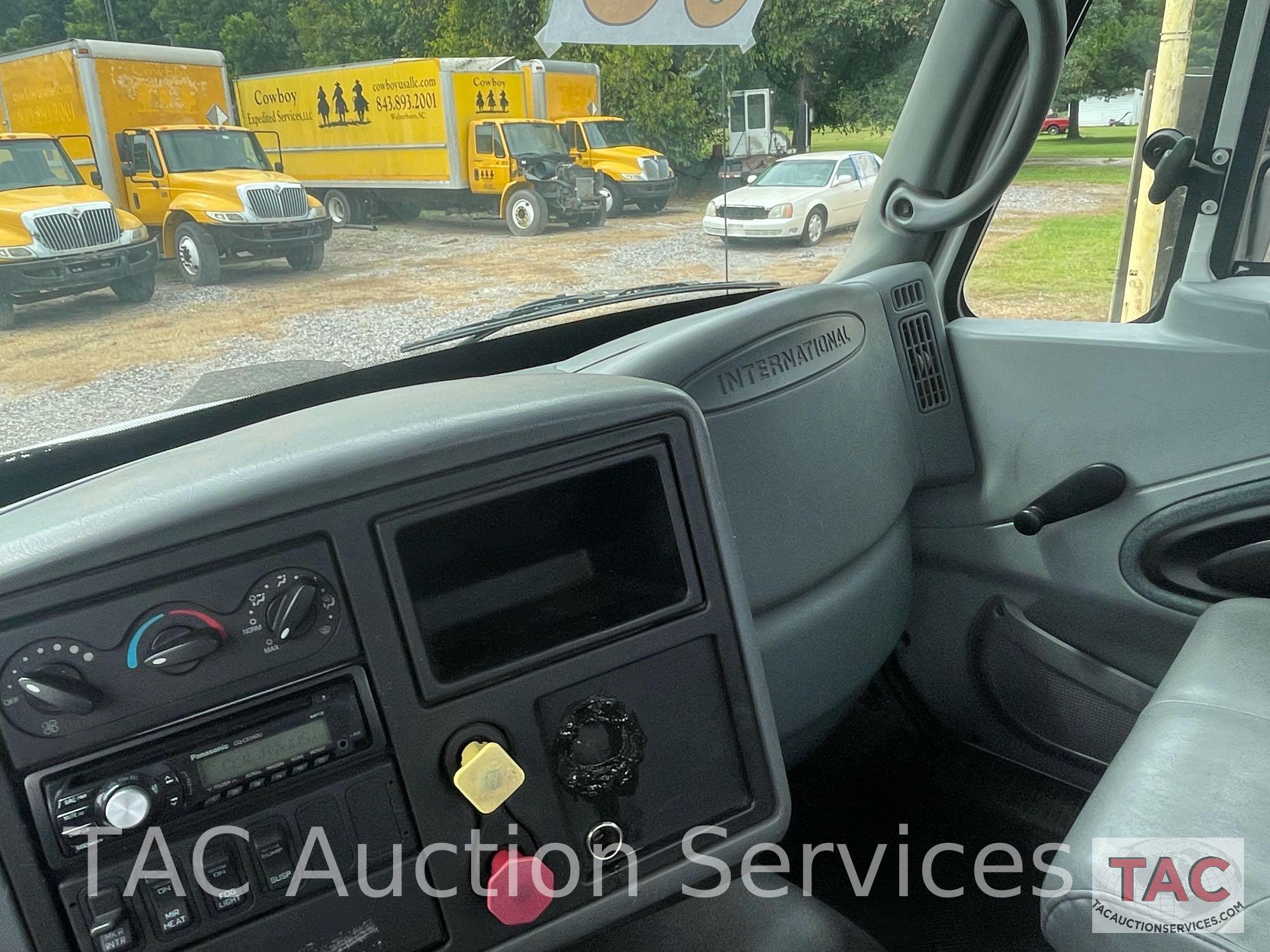 2005 International 8600 Daycab