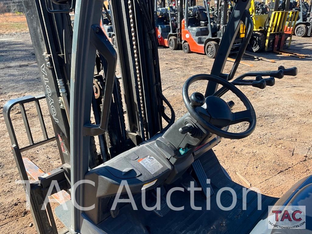 2014 Toyota 8FGCU32 6500lb Forklift