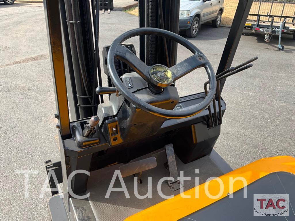 1994 YALE 5000lb Forklift