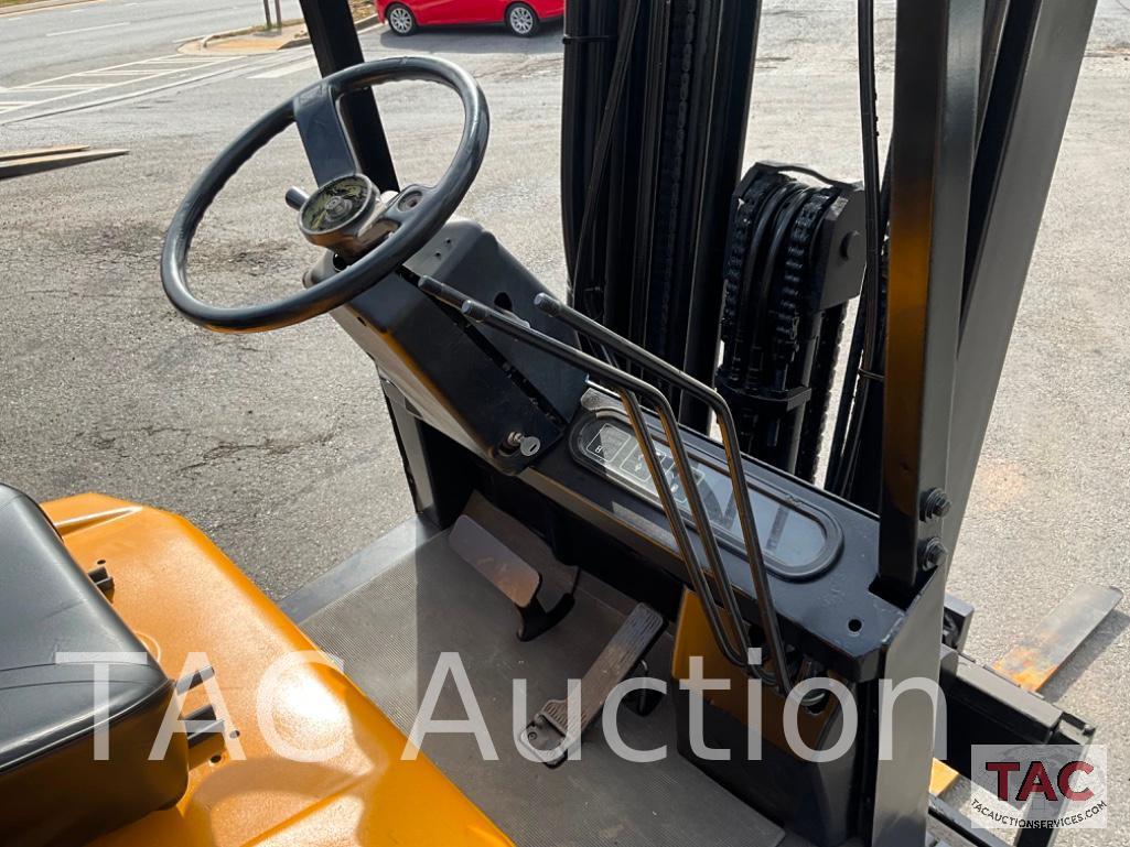 1994 YALE 5000lb Forklift