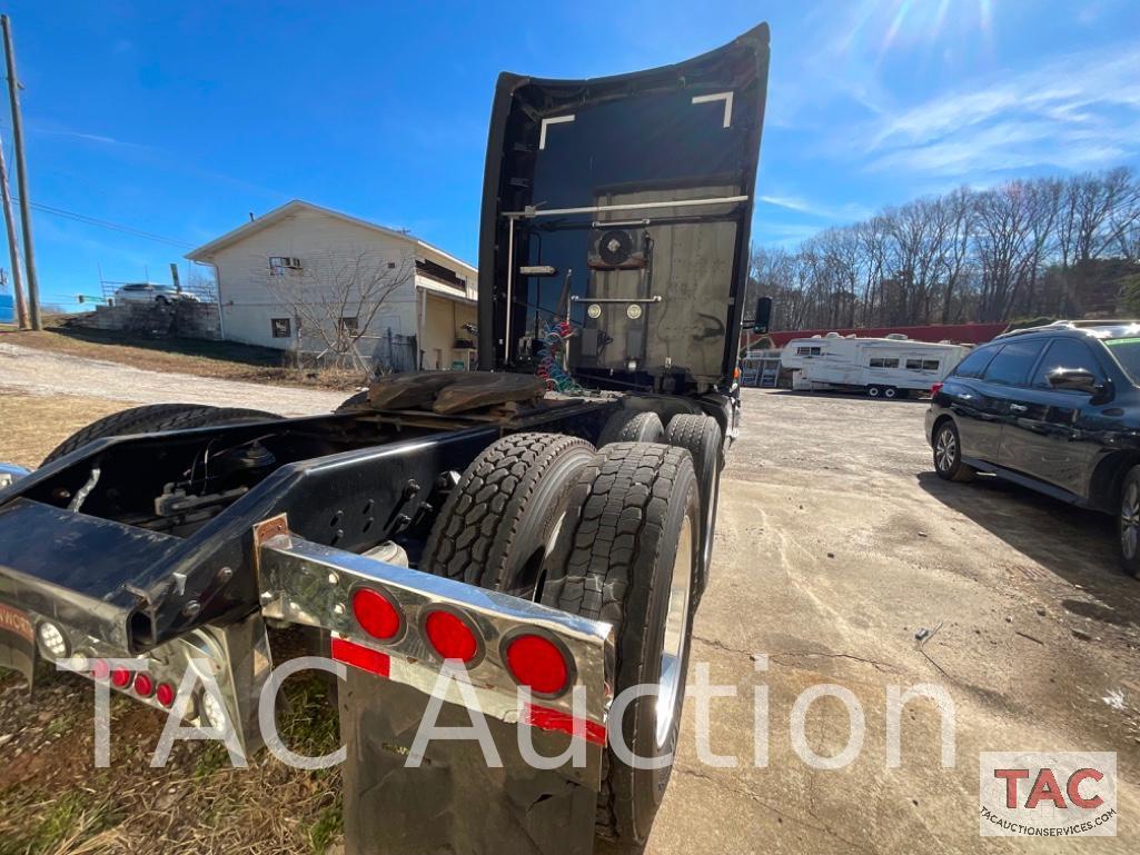 2016 Kenworth T680 Sleeper Truck