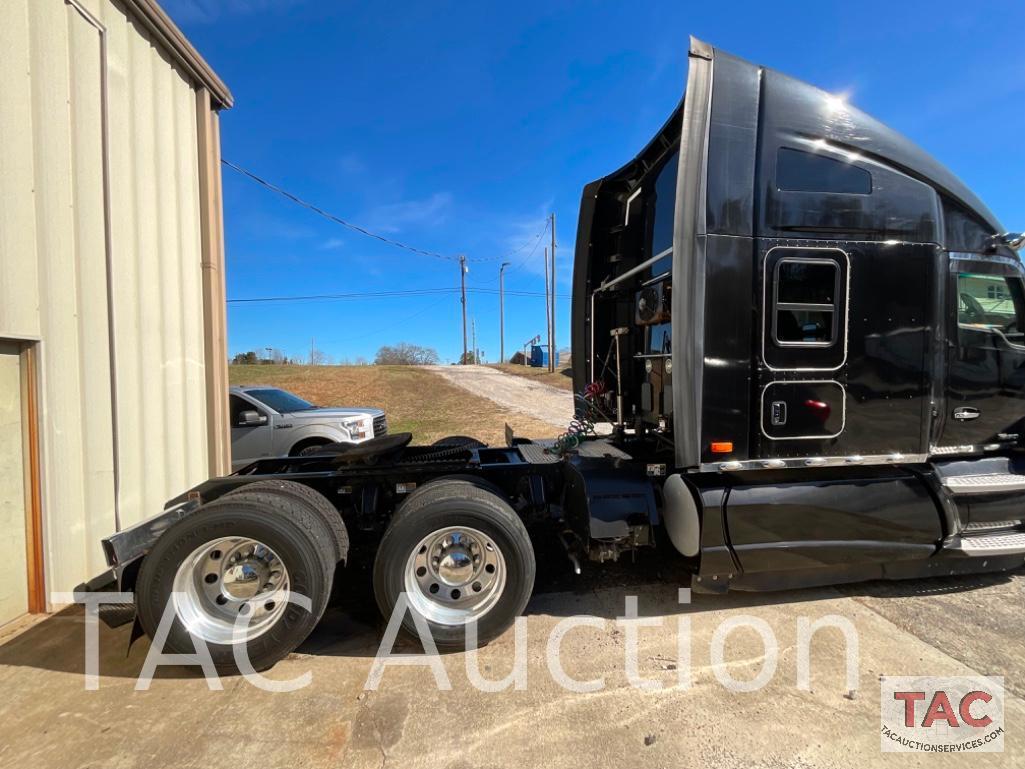 2016 Kenworth T680 Sleeper Truck