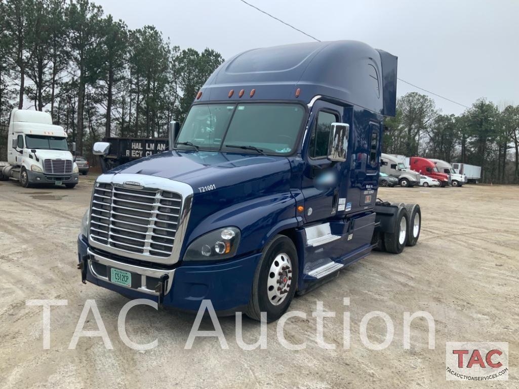 2016 Freightliner Cascadia 125 Sleeper Truck