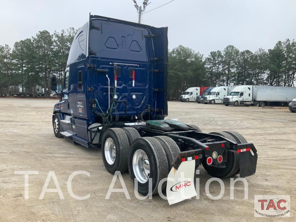 2016 Freightliner Cascadia 125 Sleeper Truck