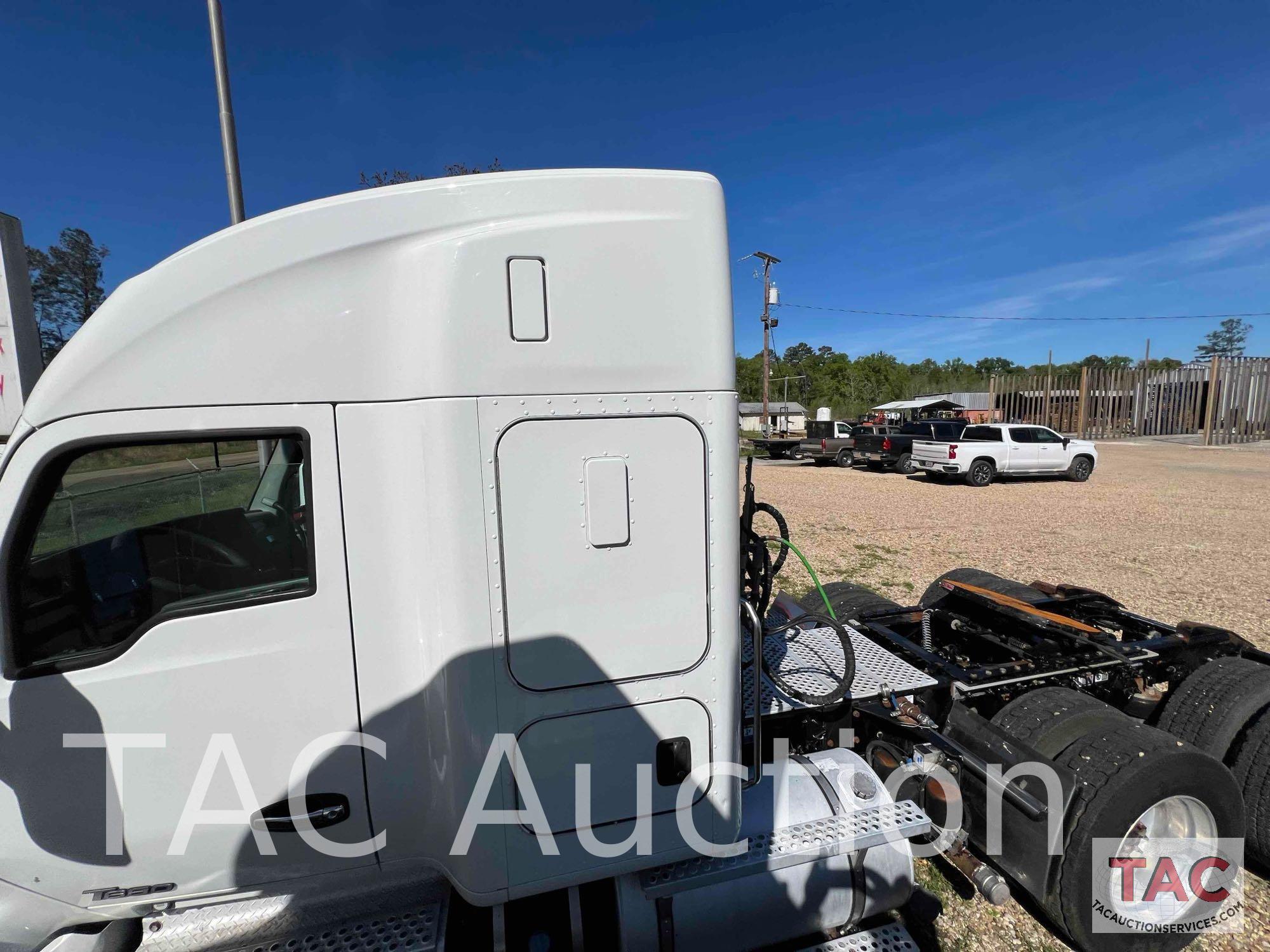 2015 Kenworth T680 Sleeper Truck