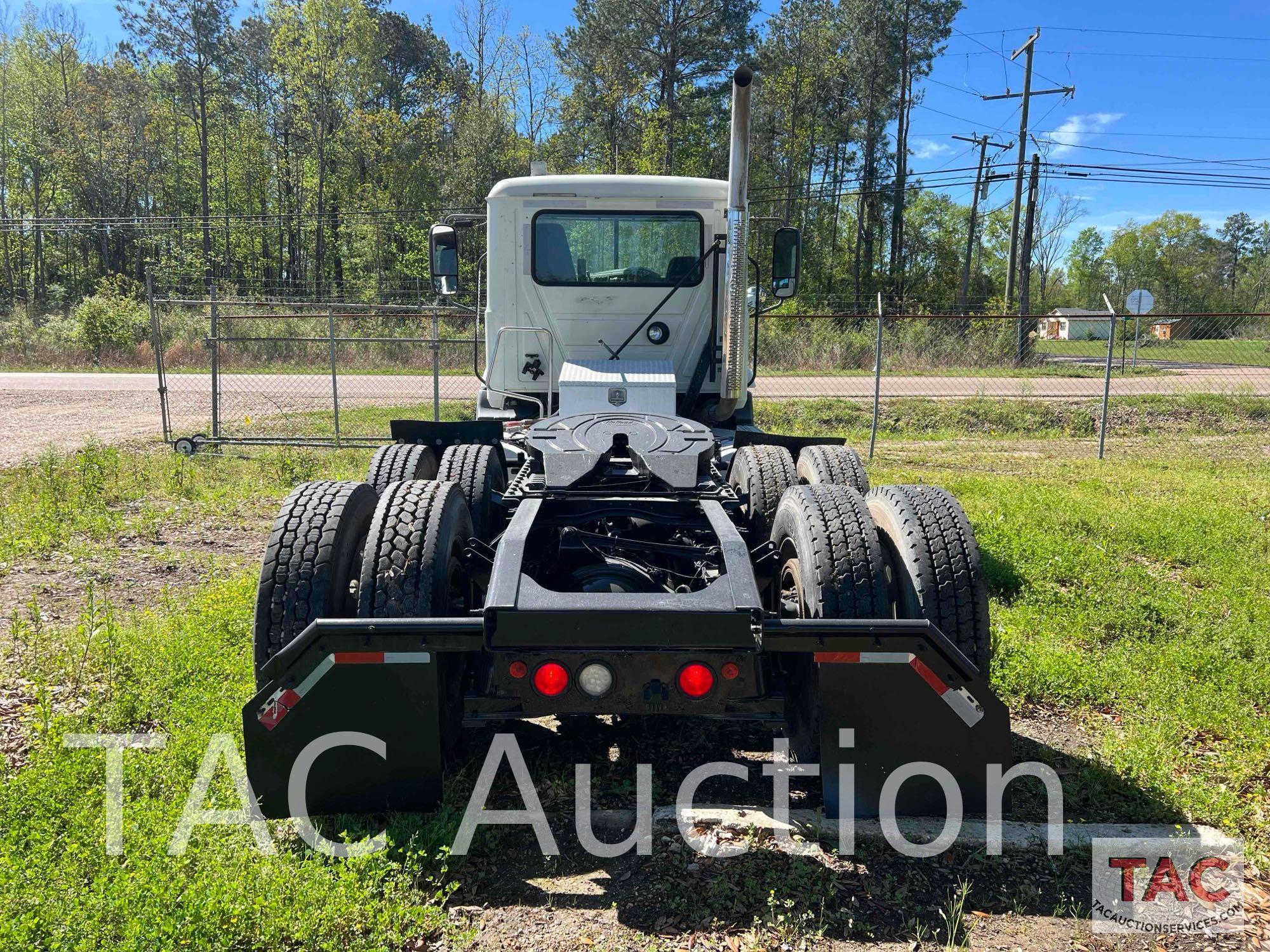 2011 Mack CXU613 Day Cab