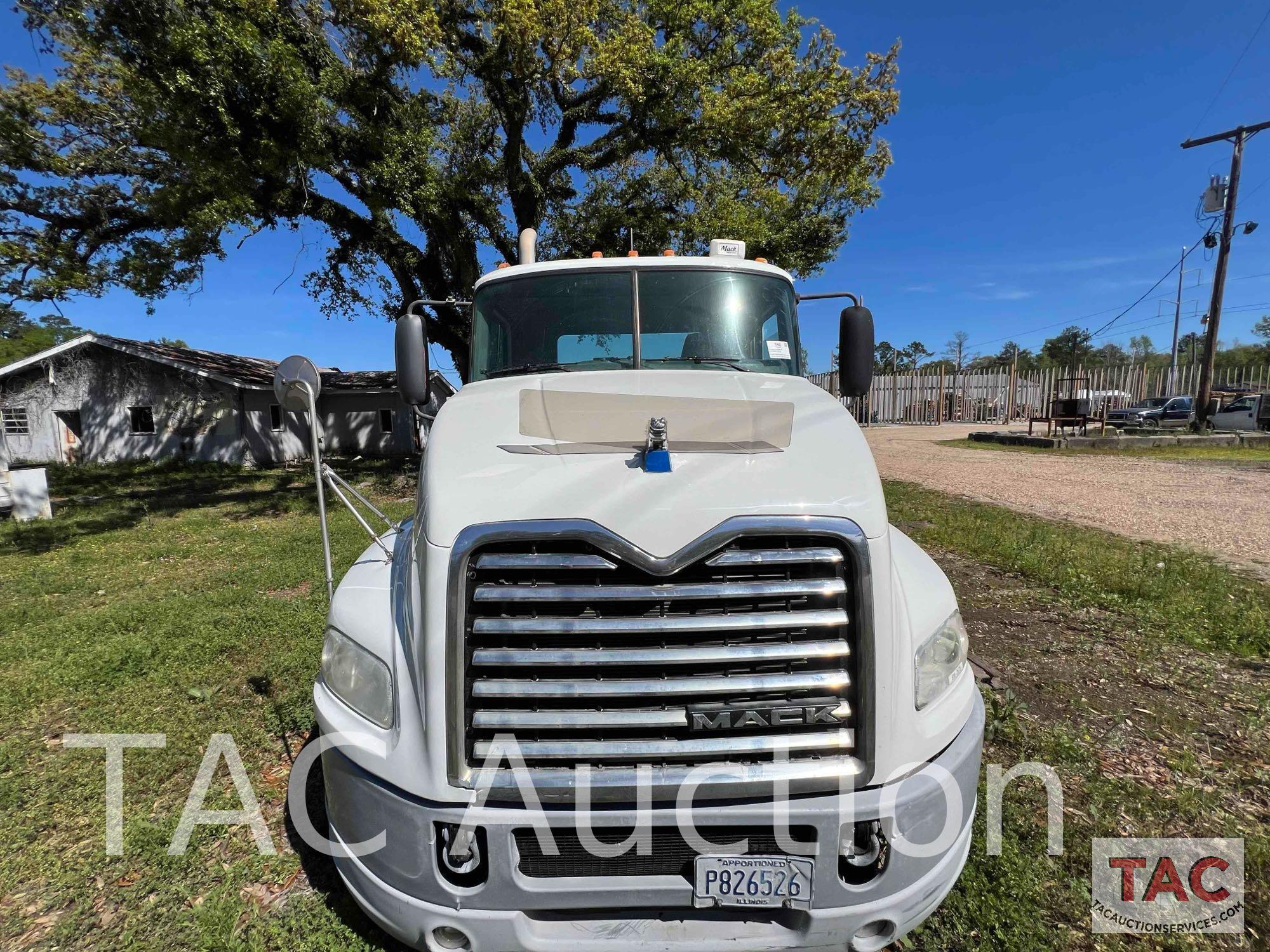 2011 Mack CXU613 Day Cab