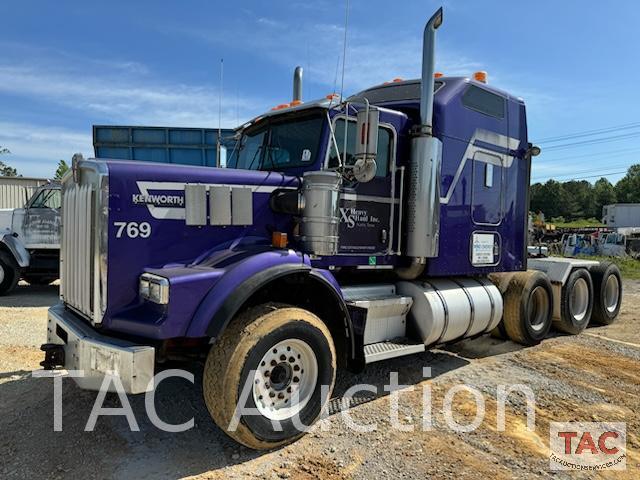 2002 Kenworth T800 Tri-Axle Sleeper Truck