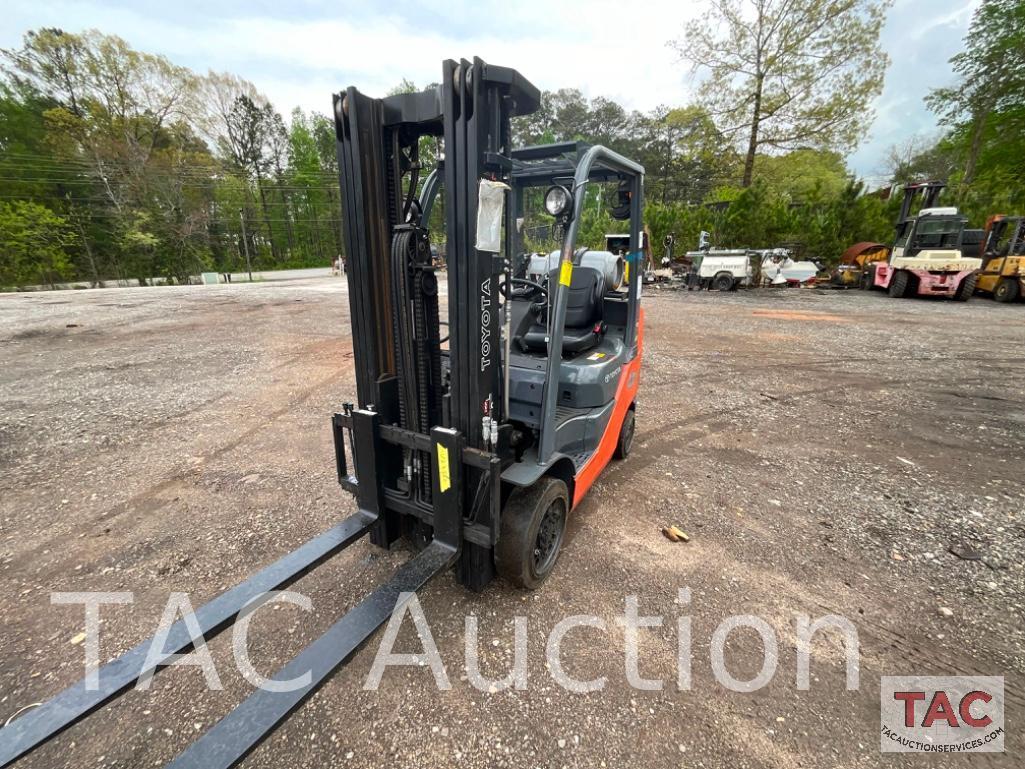 Toyota 8FGCU25 5000lb Forklift