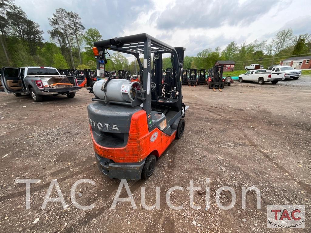 Toyota 8FGCU25 5000lb Forklift