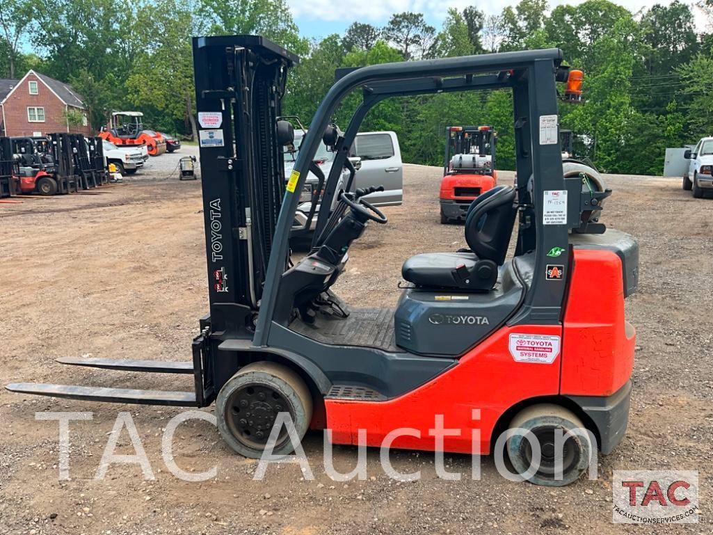 Toyota 8FGCU25 5000lb Forklift