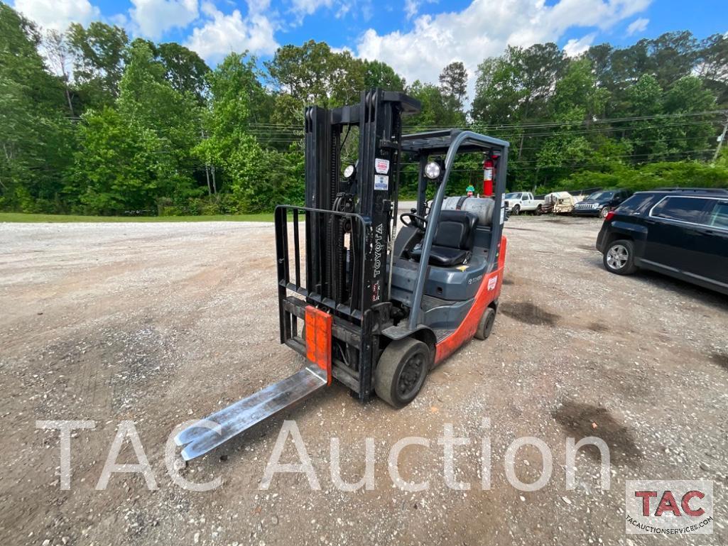 Toyota 8FGCU25 5000lb Forklift