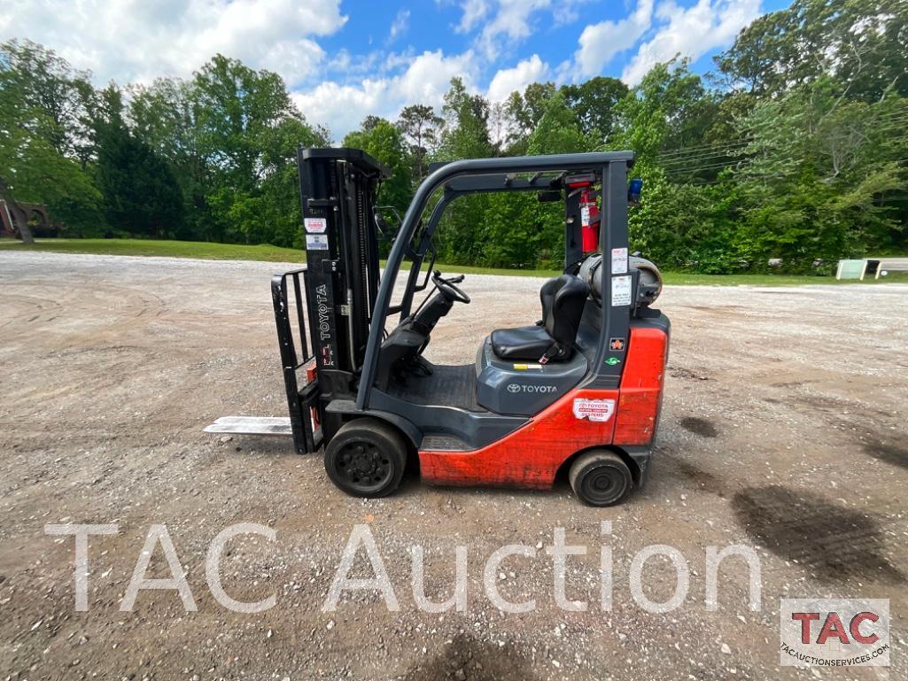 Toyota 8FGCU25 5000lb Forklift