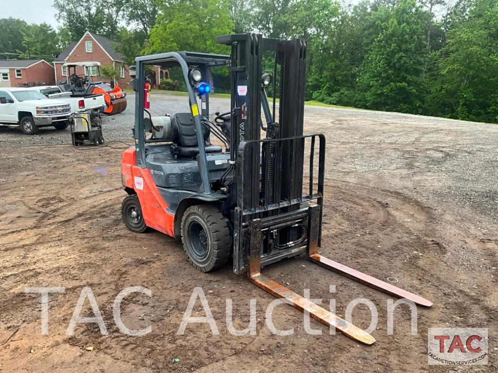 2012 Toyota 8FGU25 5000lb Forklift