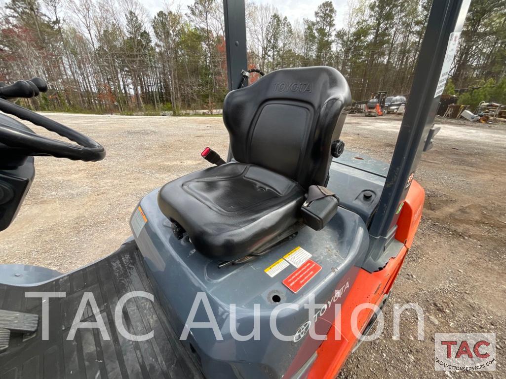 2017 Toyota 8FGU25 5000lb Forklift