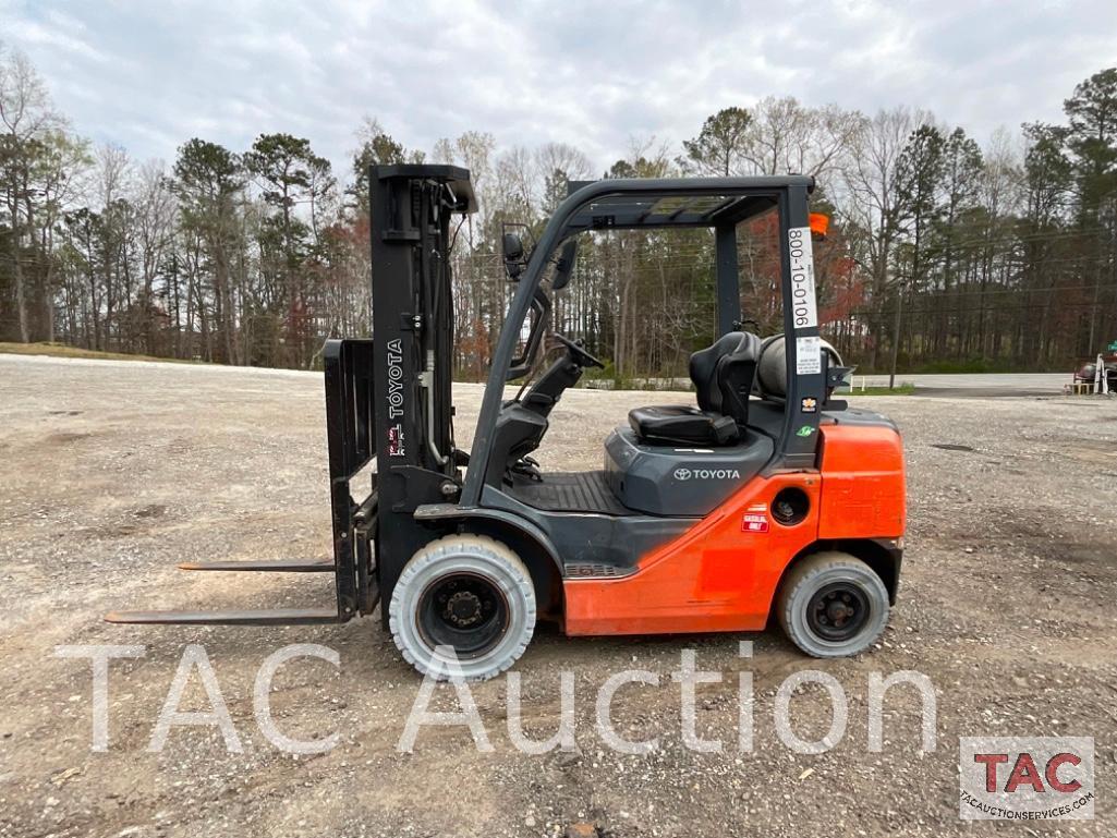 2016 Toyota 8FGU25 5000lb Forklift