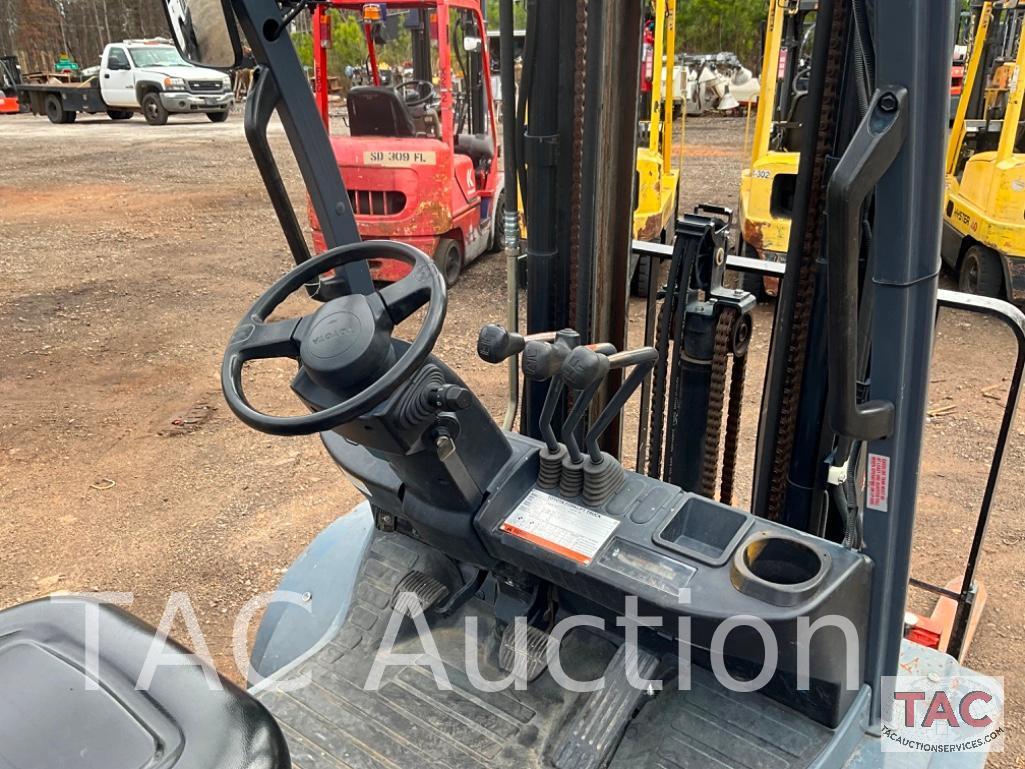 2016 Toyota GFCU25 5,000lb Forklift