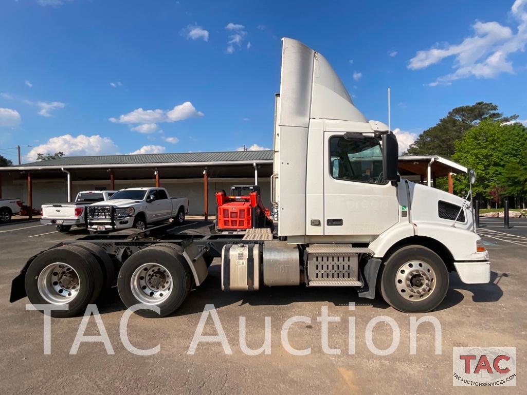 2014 Volvo VNM Day Cab