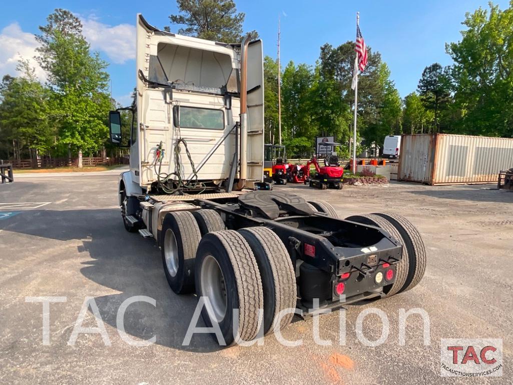 2014 Volvo VNM Day Cab