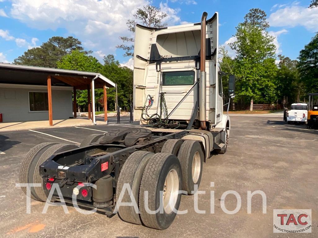 2014 Volvo VNM Day Cab