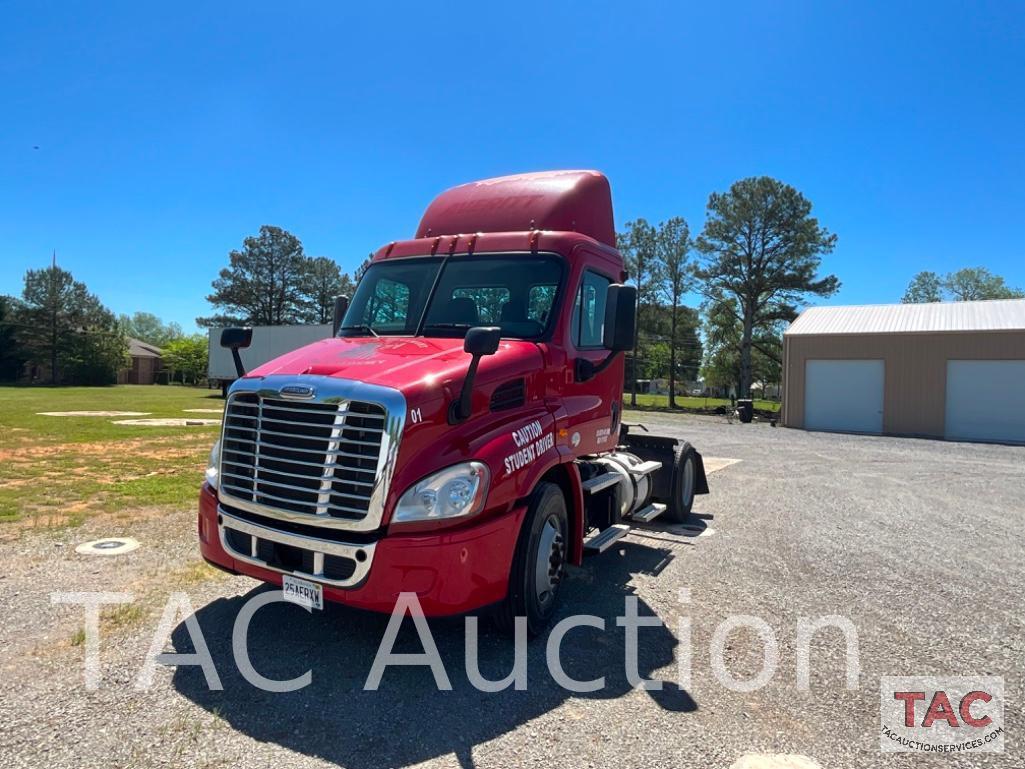 2016 Freightliner Cascadia 113 S/A Day Cab