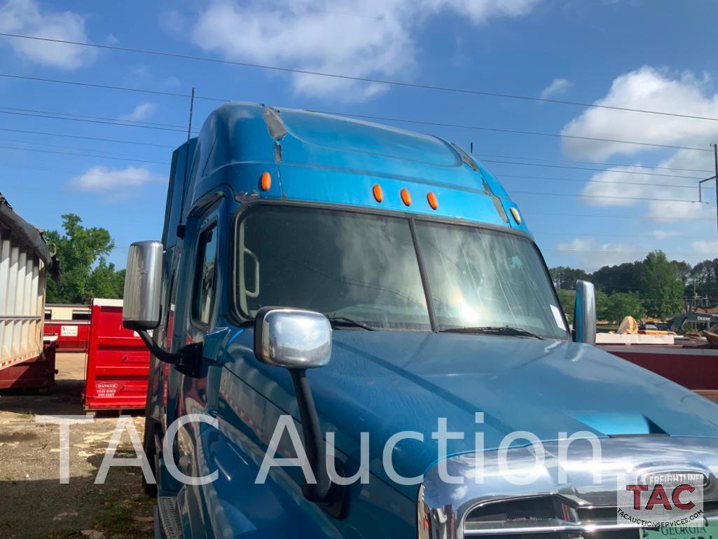 2013 Freightliner Cascadia Sleeper Truck