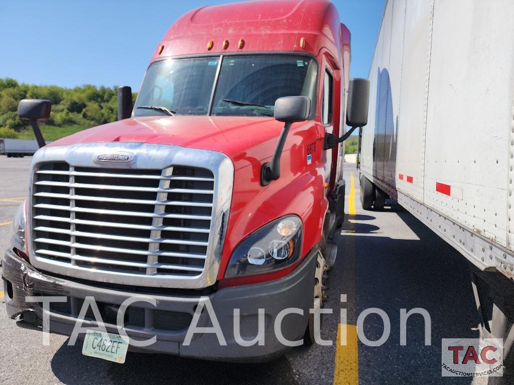 2015 Freightliner Cascadia Sleeper Truck