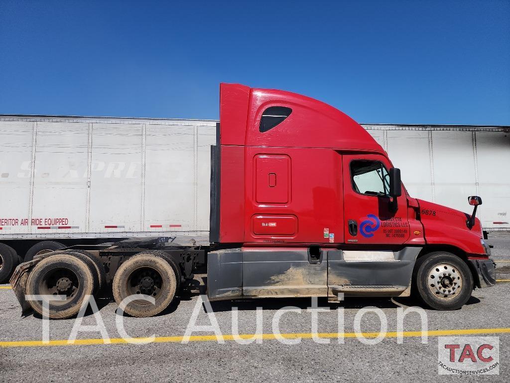 2015 Freightliner Cascadia Sleeper Truck