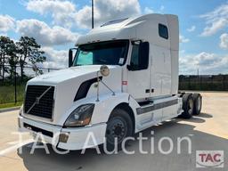 2005 Volvo VNL Sleeper Truck