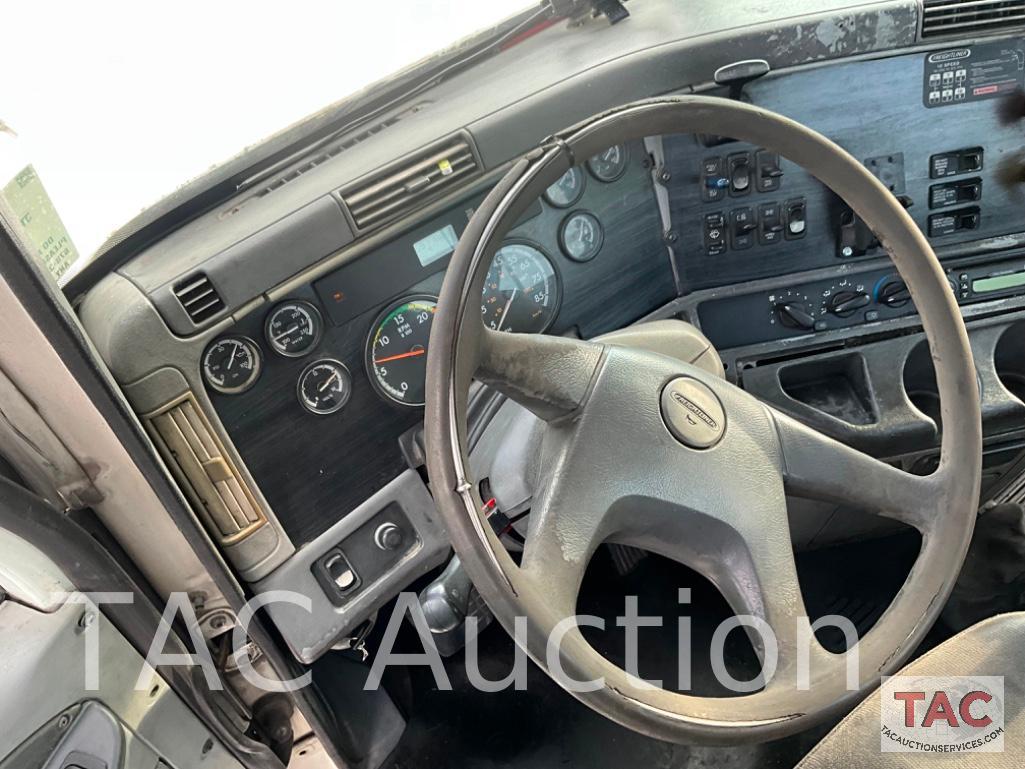 2006 Freightliner Columbia 120 Day Cab