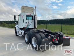 2006 Freightliner Columbia 120 Day Cab